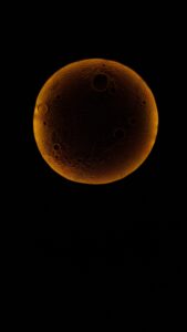 Kráteres felületű 3D dekorfal játszószobába – modern, kreatív hangulatú megoldás