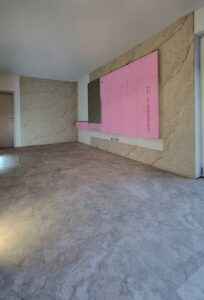 Egyedi, kézzel formázott 3D réteges sziklafal, amely exkluzív megjelenést kölcsönöz nappali, Tv - média fal, hálószoba, fürdőszoba vagy étkező falainak – modern belsőépítészeti falművészet Budapesten.